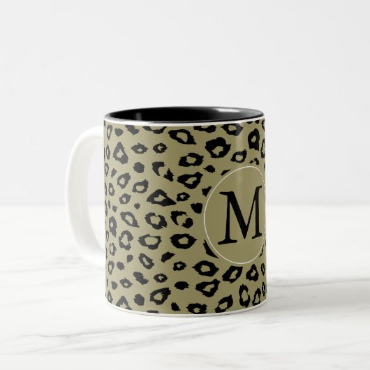 Gold Black Leopard Print Monogram Zweifarbige Tasse (Vorderseite Links)