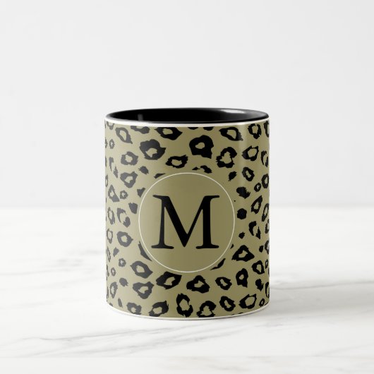 Gold Black Leopard Print Monogram Zweifarbige Tasse (Mittel)
