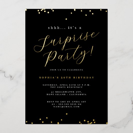Gold Black Script Confetti Überraschungs-Party Folieneinladung (Vorderseite)