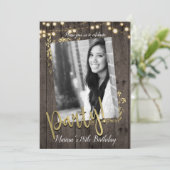 Gold Blätter Lights Rustikale Dunkelholz Geburtsta Einladung (Stehend Vorderseite)