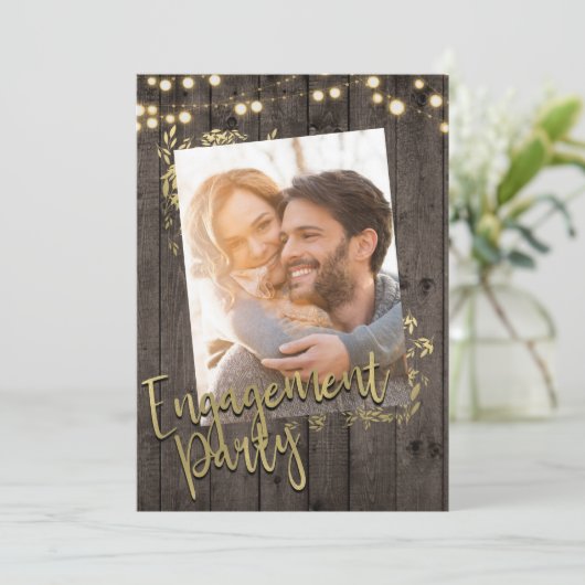 Gold Blätter Lights Rustikale Dunkelholz-Verlobung Einladung (Stehend Vorderseite)