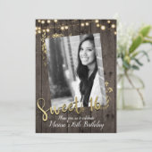 Gold Blätter & Lights Rustikales Dunkles Holz Süß Einladung (Stehend Vorderseite)