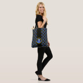 GOLD BLAUE SAPPHIRE GEMSTONEN IM SCHWARZMONOGRAM TASCHE (Am Model)