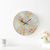 Gold Blume, blauer Hintergrund, Foliennachahmung. Große Wanduhr (Zuhause)