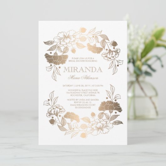 Gold Blumenreath Elegantes Weißes Brautparty Einladung (Stehend Vorderseite)