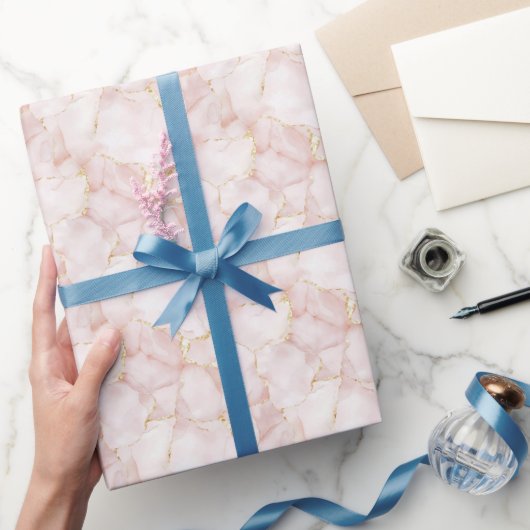 Gold Blush Pink Rose Petals Floral Wedding Geschenkpapier (Schenken)