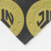 Gold Brooklyn Subway Token Muster Fleecedecke (Ecke)