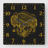 Gold Buffalo Grazing Under the Sun Near Mountains Quadratische Wanduhr (Vorderseite)