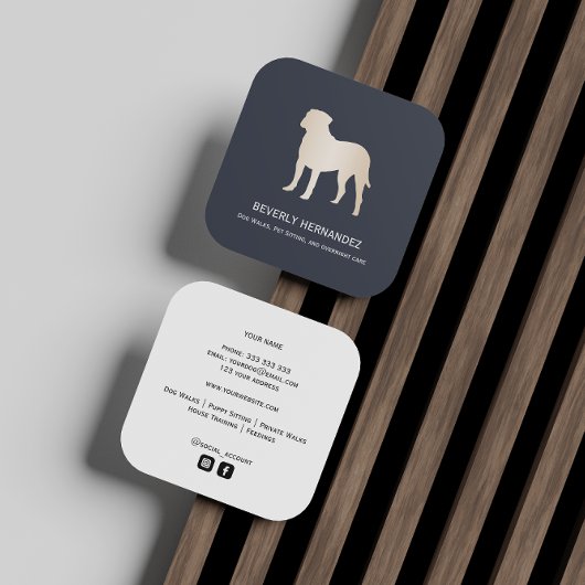 Gold Bullmastiff Dog Walker Trainer Welpe sitzend Quadratische Visitenkarte