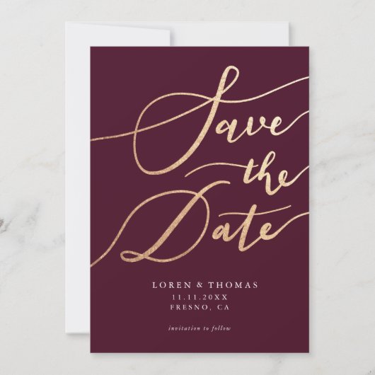 Gold Burgundy Script Typografie Save the Date (Vorderseite)