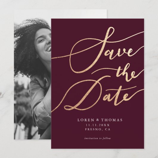 Gold Burgundy Script Typografie Save the Date (Vorne/Hinten)
