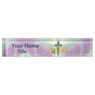 GOLD CADUCEUS REGISTRIERT NURSE SYMBOL Light Lila Namensplakette