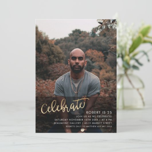 Gold Celebrate Script | Custom Foto Birthday Einladung (Stehend Vorderseite)