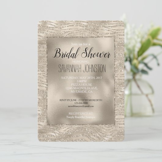 Gold Champagne Glitzer Zebra Print Brautparty Einladung (Stehend Vorderseite)