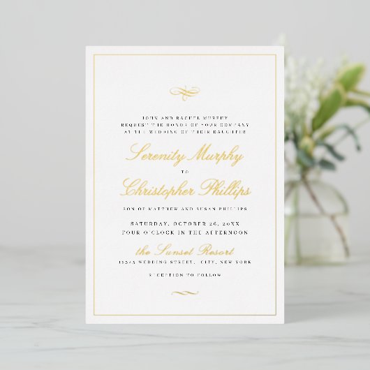 Gold Classic Elegance Script Einfache Hochzeit Folieneinladung (Stehend vorne)