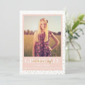 Gold Confetti | Ankündigung des Abschlusses (Stehend Vorderseite)