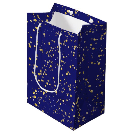 Gold Confetti Dots Midnight Blue Mittlere Geschenktüte (Vorderseite Schrägansicht)
