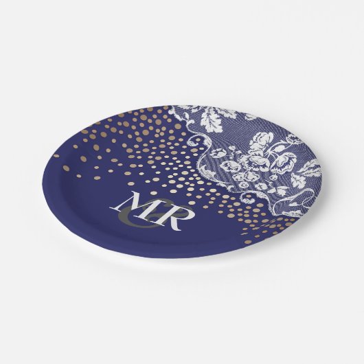 Gold Confetti Navy Lace Wedding Monogram Pappteller (Schrägansicht)
