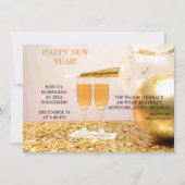 Gold Confetti Neujahr Champagnerflöten Einladung (Vorderseite)
