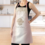 Gold Cupcake Glitzer Tropfen Bäckerei Konditorei K Schürze<br><div class="desc">Hier ist ein wunderbarer Weg, um den Spaß des Backens zu ergänzen. Genießen Sie die kulinarischen Abenteuer, wenn Sie diese elegante, raffinierte, einfache und moderne Schürze tragen. Ein funkelnd, goldener Kuchen, Glitzer-Tropfen und handgeschriebene Typografie überlagern ein Imitat metallische Rose Gold ombre Hintergrund. Personalisieren Sie Ihre Daten mit Ihrem Namen oder...</div>