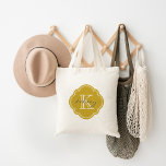 Gold Custom Personalisiert Monogram Tragetasche<br><div class="desc">Niedliche Girly Modern Tote Bag mit individuellem Personalisierten Namen und Initial Monogramm in einer Vintag marokkanischen Quatrefolie Kleber Form Rahmen Border</div>