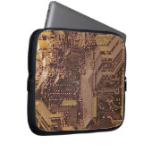 Gold Cyber Circuit Board Tech Art Electronics Laptopschutzhülle (Vorne Rechts)