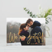 Gold |, das wir die dankbare 2 Foto-Hochzeit sind, Dankeskarte (Stehend Vorderseite)