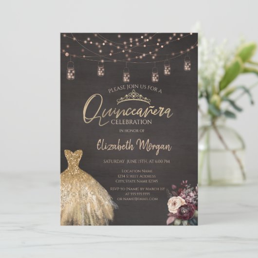 Gold Dress Rustikale String Lights Rose Quinceañer Einladung (Stehend Vorderseite)