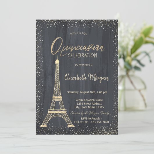Gold Eiffel Tower Confetti Quinceanera Einladung (Stehend Vorderseite)