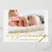 Gold Einführung der schriftlichen Foto Baby Ankünd Folieneinladung (Vorderseite)