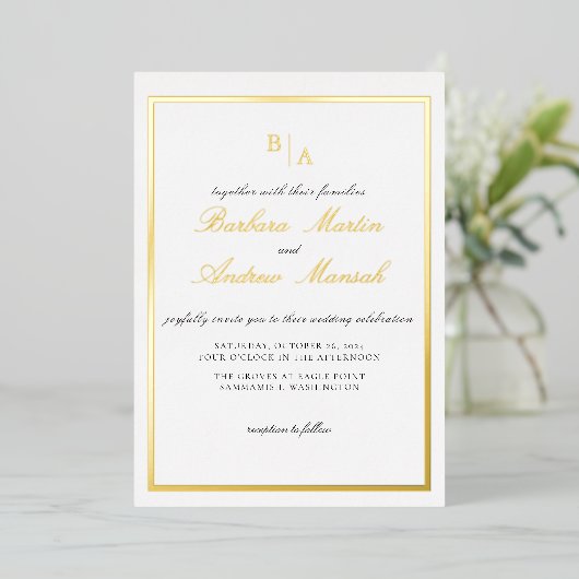 Gold Elegante Script Minimalistisch Wedding Folieneinladung (Stehend vorne)