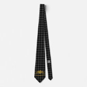 Gold Emblem Chain Trim Black Gray Houndstooth Krawatte (Vorderseite)