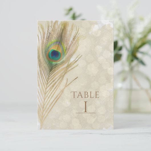 Gold Exotic Peacock Feather Glam Tischnummer Card (Stehend Vorderseite)