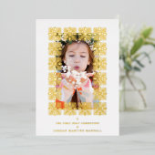 Gold Fancy Ornament Lace Effect Modern Photo Folieneinladung (Stehend vorne)