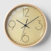Gold farbige Uhr mit großen Zahlen (Vorderseite)