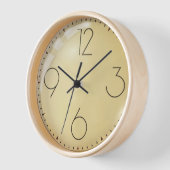Gold farbige Uhr mit großen Zahlen (Winkel)