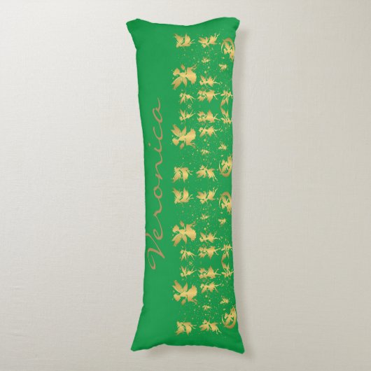 Gold Feen mit Pixie Staub auf grünem Monogramm | Seitenschläferkissen (Vorderseite Vertikal)