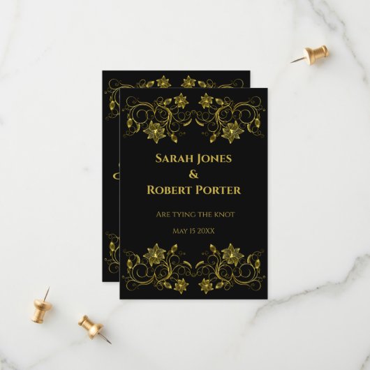 Gold Filigree und Skript auf schwarzem Hintergrund Save The Date (Vorderseite/Rückseite Beispiel)