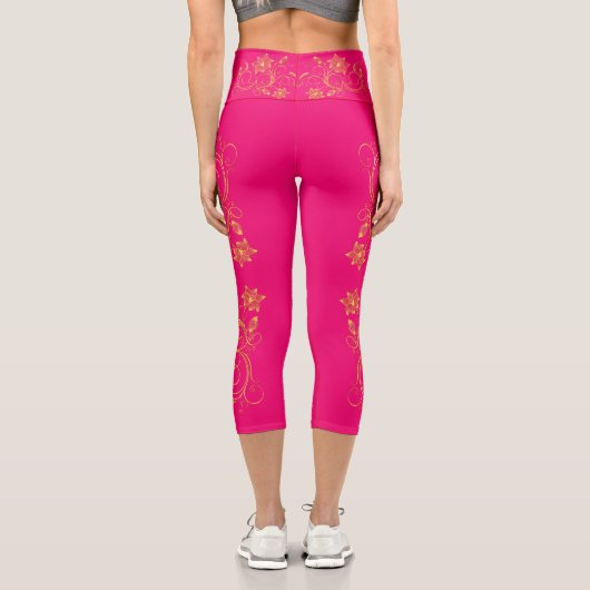 Gold Filigree Vine Sporty Chic Aclebwear Capri Leggings (Rückseite)