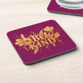 Gold Floral “Be Kind” Coaster Set – 6 Hard Plastic Getränkeuntersetzer (Linke Seite)