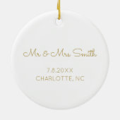 Gold Floral Heart Wedding Mr. & Mrs Datum Ort Keramik Ornament (Hinten)