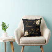 Gold Floral Monogram Logo auf Black Wedding Gesche Kissen (Stuhl )