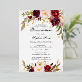 GOLD FOIL Blush Burgundy Floral Quinceanera Folieneinladung (Stehend vorne)