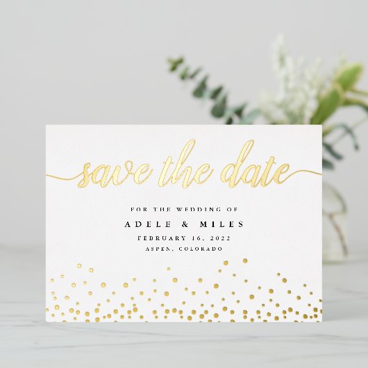 Gold Foil Calligraphy Confetti Save the Date Card Folieneinladung (Stehend vorne)