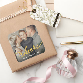 Gold Foil Cheers Calligraphy Script Foto Holiday Quadratischer Aufkleber