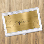 Gold Foil Elegantes Skript Curly Name Visitenkarten Dose<br><div class="desc">Ein elegantes Schriftbild mit besonders lockigen Schwänzen. Im Hintergrund befindet sich ein Imitat mit Goldfolie und digitaler Kunstproduktion,  das wie ein Foto gedruckt wird. Passen Sie die Größe des Schriftartes an,  oder verschieben Sie ihn nach Bedarf für längere oder kürzere Namen. Erstellen Sie Ihre eigene Visitenkarten-Hülle für sie.</div>