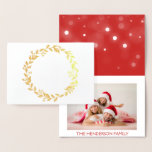 Gold Foil Frohe Weihnachtsschneefotokarte Folienkarte<br><div class="desc">Gold Foil Frohe Weihnachten Hand Schreiben Script Snowflake Foto-Karte. Foto und Text dieser Weihnachtskarte können mit Ihrem Foto und Namen aktualisiert und angepasst werden. Diese Karte zeigt Ihren Namen auf der Innenseite der Gold Foil Weihnachtskarte an.</div>