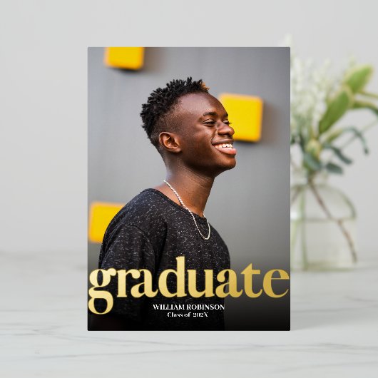 Gold FOIL GRADUATE ZWEI FOTOS ABSCHLUSS Folieneinladung (Stehend vorne)