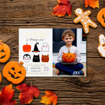 Gold Foil Halloween Friends Modernes Foto Folieneinladung<br><div class="desc">Fügen Sie diesen Geburtstagseinladungen ein wenig Glanz mit echter Folie hinzu! Dieses moderne Design zeigt den Namen des Geburtstagsjungen in großen, vergoldeten Briefen zur Hauptstadt von Folien in einem meiner liebsten dekorativen Schriftart, unterhalb dessen sein Alter in niedlicher Schriftzeichen-Typografie erscheint. Unter der Karte befinden sich 6 Halloween-Freunde: ein Kürbis, ein...</div>