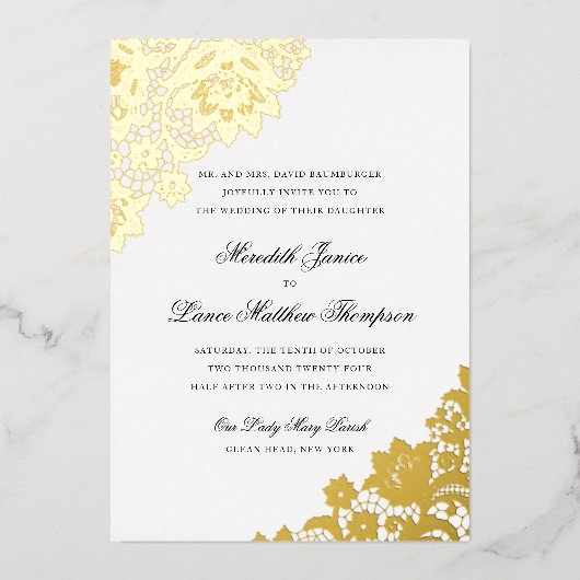 Gold Foil Lace Black and Gold Script Wedding Foil Folieneinladung (Vorderseite)